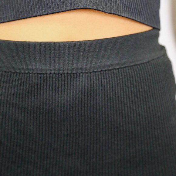 BLACK SKIRT - Picture 2 of 3